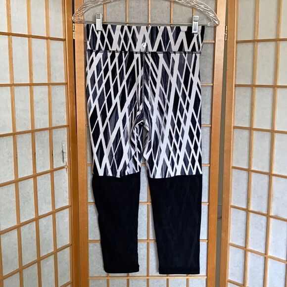 Athletic Collection Capri Legging - Picture 4 of 8